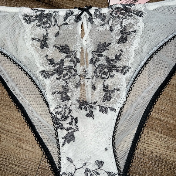 New VS Dream Angels Open Cheekini - Picture 3 of 9